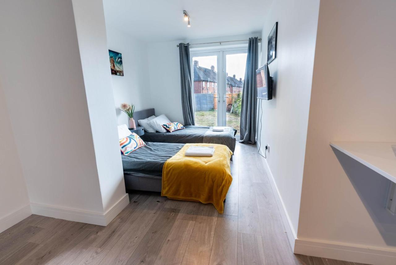 Flat 03 Studio Flat Near Aylesbury Station Free Parking ภายนอก รูปภาพ