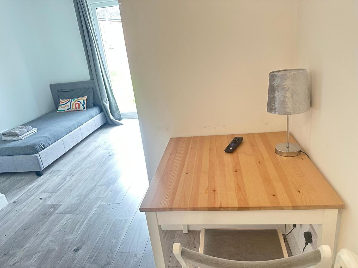 Flat 03 Studio Flat Near Aylesbury Station Free Parking ภายนอก รูปภาพ